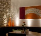 Karpfen am Illmensee - Restaurant - Ecktisch mit Gemälde